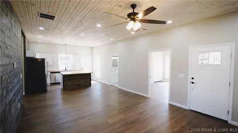 Entry Way - 130 Grand Ave, Eldon, MO 65026 photo 3 of 7
