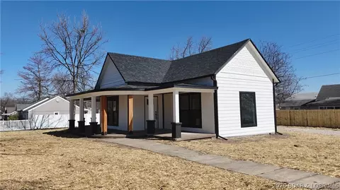 Exterior - 130 Grand Ave, Eldon, MO 65026 photo 4 of 5