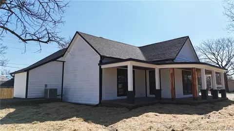 Exterior - 130 Grand Ave, Eldon, MO 65026 photo 3 of 5