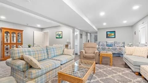 191 Park Place Dr, Kaiser, MO 65047