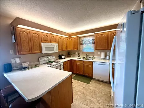 Kitchen - 61 Leisure Rd, Eldon, MO 65026 photo 3 of 3