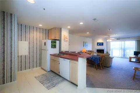 Kitchen - 601 Park Place Dr #3B, Kaiser, MO 65047 photo 2 of 5