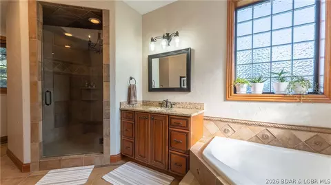 Bath - 5745 Tree Leaf Ct, Osage Beach, MO 65065 photo 3 of 8