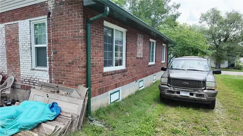 Exterior - 205 S Grand Ave, Eldon, MO 65026 photo 1 of 4