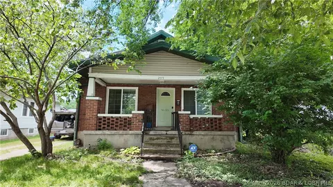 205 S Grand Ave, Eldon, MO 65026