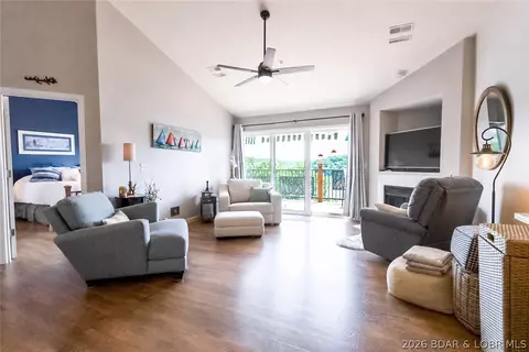 54 Park Pool Dr #4A, Kaiser, MO 65047