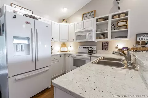 Kitchen - 54 Park Pool Dr #4A, Kaiser, MO 65047 photo 3 of 3