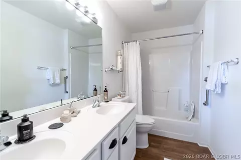 Bath - 54 Park Pool Dr #4A, Kaiser, MO 65047 photo 1 of 2