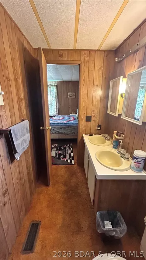 Bath - 796 SE 1051 Rd, Deepwater, MO 64740 photo 3 of 5