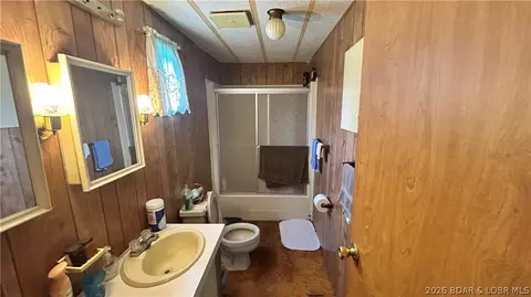 Bath - 796 SE 1051 Rd, Deepwater, MO 64740 photo 5 of 5