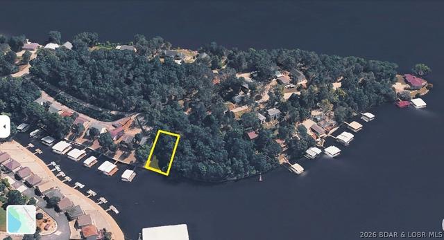 1 Shawnee Rd # R, Sunrise Beach, MO 65079