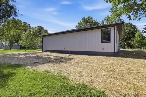 Exterior - 307 Clay Rd, Versailles, MO 65084 photo 3 of 4