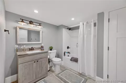 Bath - 2437 Mohawk Ln, Osage Beach, MO 65065 photo 6 of 10