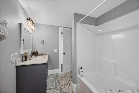 Bath - 2437 Mohawk Ln, Osage Beach, MO 65065 photo 10 of 10