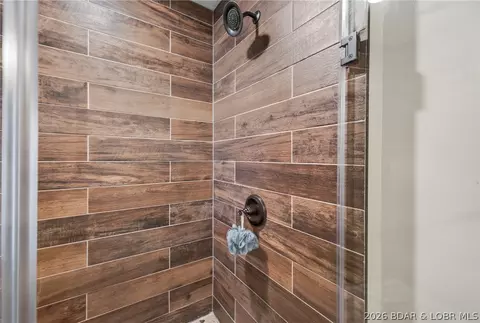 Bath - 2437 Mohawk Ln, Osage Beach, MO 65065 photo 5 of 10