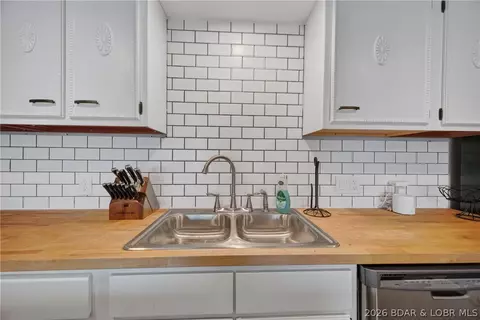 Kitchen - 2437 Mohawk Ln, Osage Beach, MO 65065 photo 8 of 10