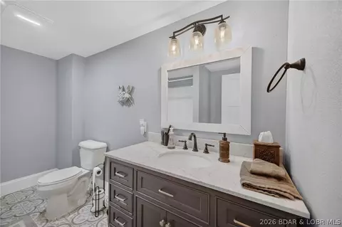 Bath - 2437 Mohawk Ln, Osage Beach, MO 65065 photo 9 of 10