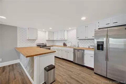 Kitchen - 2437 Mohawk Ln, Osage Beach, MO 65065 photo 6 of 10