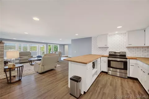Kitchen - 2437 Mohawk Ln, Osage Beach, MO 65065 photo 5 of 10