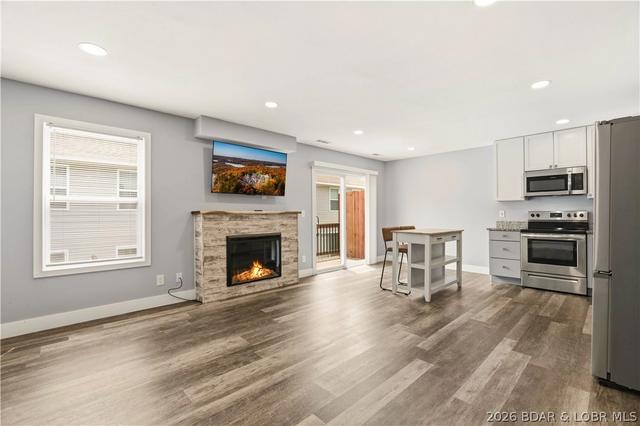 94 Crystal Springs Rd, Linn Creek, MO 65052