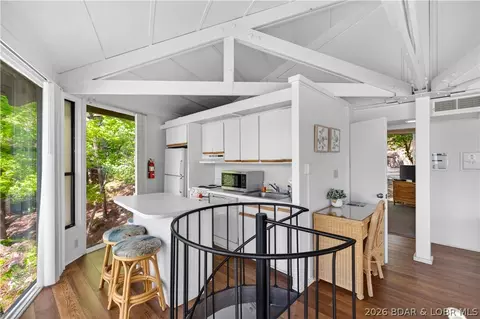 251 Tree Top Dr #20, Four Seasons, MO 65049
