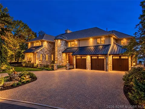 420 Cedar Crest Dr, Lake Ozark, MO 65049