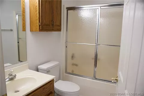 Bath - 822 Maple Tree Cir, Osage Beach, MO 65065 photo 1 of 1