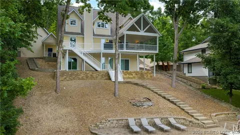 1285 Imperial Point Dr, Lake Ozark, MO 65049