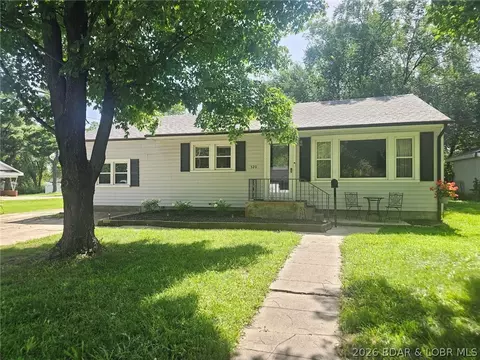 320 Chestnut St, Eldon, MO 65026