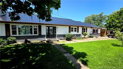 301 N Hunter St, Versailles, MO 65084