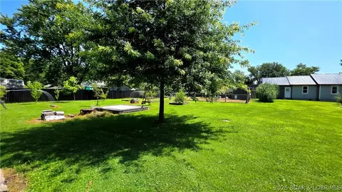 Exterior - 301 N Hunter St, Versailles, MO 65084 photo 3 of 31