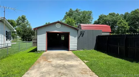 Exterior - 301 N Hunter St, Versailles, MO 65084 photo 8 of 31