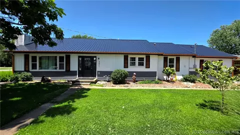 Exterior - 301 N Hunter St, Versailles, MO 65084 photo 24 of 31