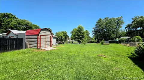 Exterior - 301 N Hunter St, Versailles, MO 65084 photo 13 of 31