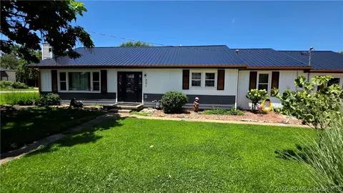 Exterior - 301 N Hunter St, Versailles, MO 65084 photo 4 of 31