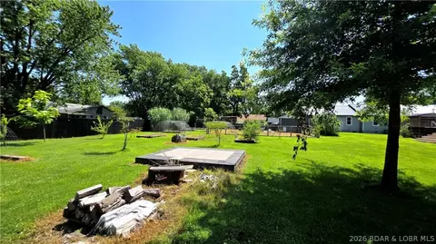 Exterior - 301 N Hunter St, Versailles, MO 65084 photo 15 of 31