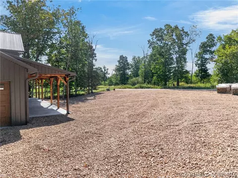 Exterior - 1050 Emerald Hills Dr, Edwards, MO 65326 photo 3 of 14