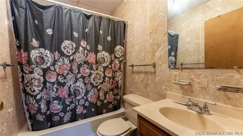 Bath - 33723 Waterfront Dr, Stover, MO 65078 photo 3 of 4