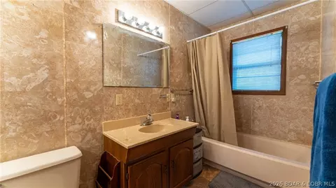 Bath - 33723 Waterfront Dr, Stover, MO 65078 photo 1 of 4