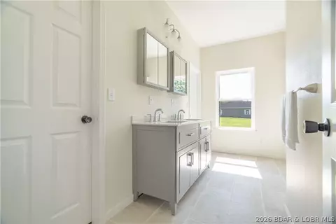 Bath - 7 Oak Tree Ln, Eldon, MO 65026 photo 1 of 5