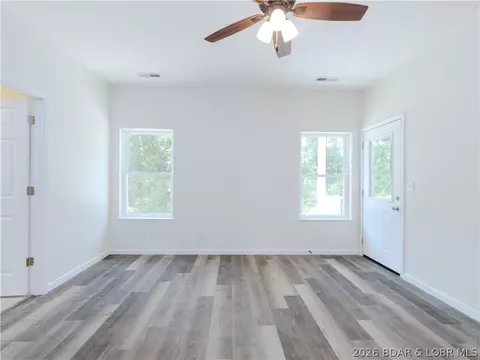 Living - 7 Oak Tree Ln, Eldon, MO 65026 photo 9 of 10