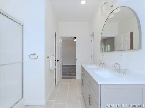 Bath - 7 Oak Tree Ln, Eldon, MO 65026 photo 2 of 5