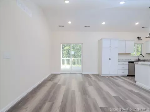 Living - 7 Oak Tree Ln, Eldon, MO 65026 photo 3 of 10