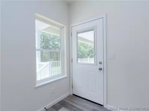 Entry Way - 7 Oak Tree Ln, Eldon, MO 65026 photo 2 of 5