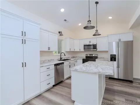 Kitchen - 7 Oak Tree Ln, Eldon, MO 65026 photo 2 of 4