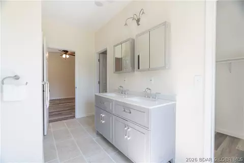 Bath - 7 Oak Tree Ln, Eldon, MO 65026 photo 3 of 5