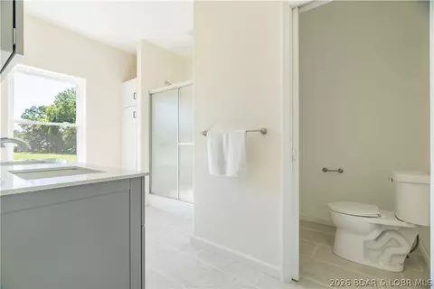 Bath - 7 Oak Tree Ln, Eldon, MO 65026 photo 4 of 5