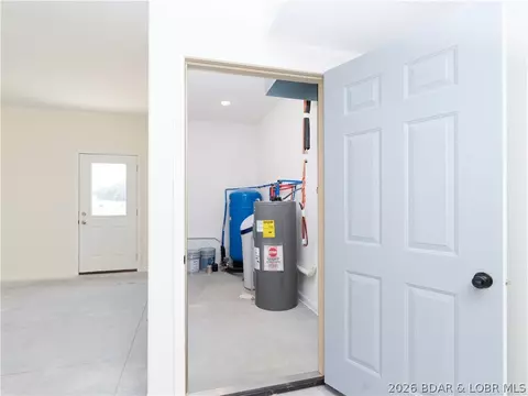 Entry Way - 7 Oak Tree Ln, Eldon, MO 65026 photo 4 of 5