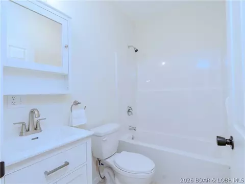 Bath - 7 Oak Tree Ln, Eldon, MO 65026 photo 5 of 5