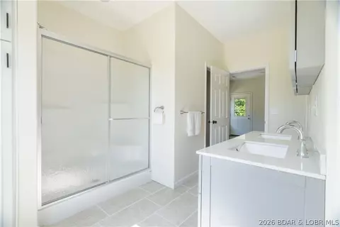 Bath - 7 Oak Tree Ln, Eldon, MO 65026 photo 2 of 5